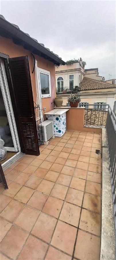 Over The Roof Apartment