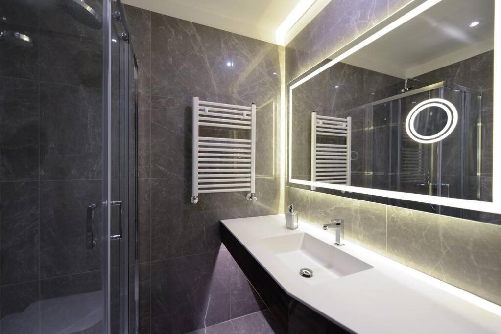 The Frattina - Luxury Serviced * Roma