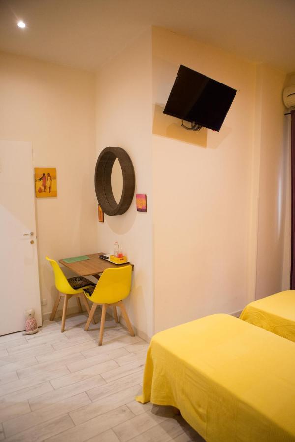 Lanzies Guest house *