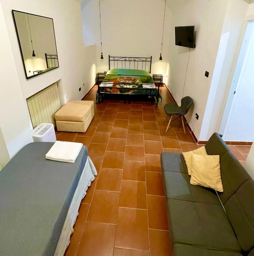 Leilighet Parisa House *