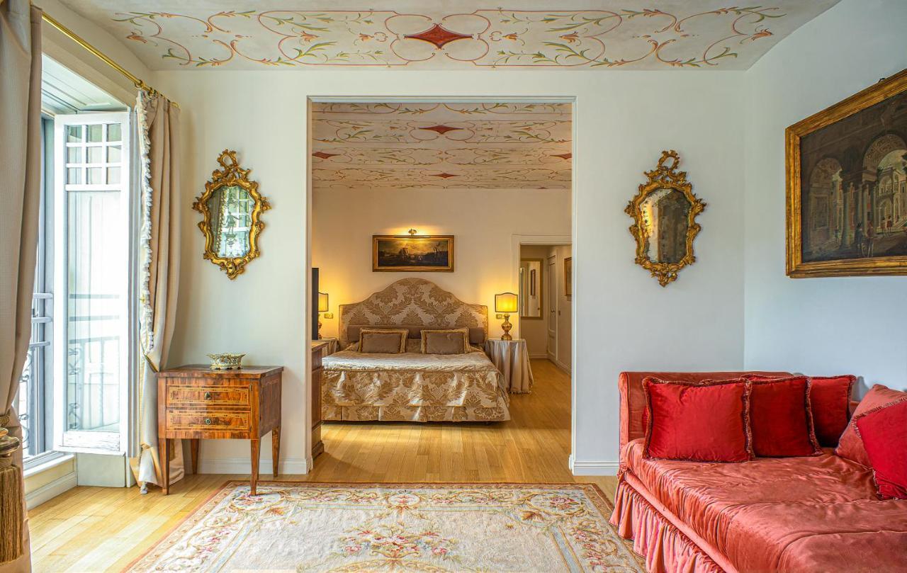 Residenza Ruspoli Bonaparte Acomodação com café da manhã  4*