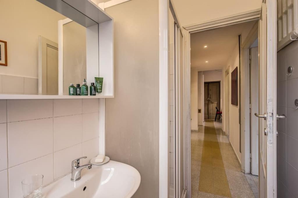 Monti Coliseum 2nd Floor 3 Bedroom * Roma