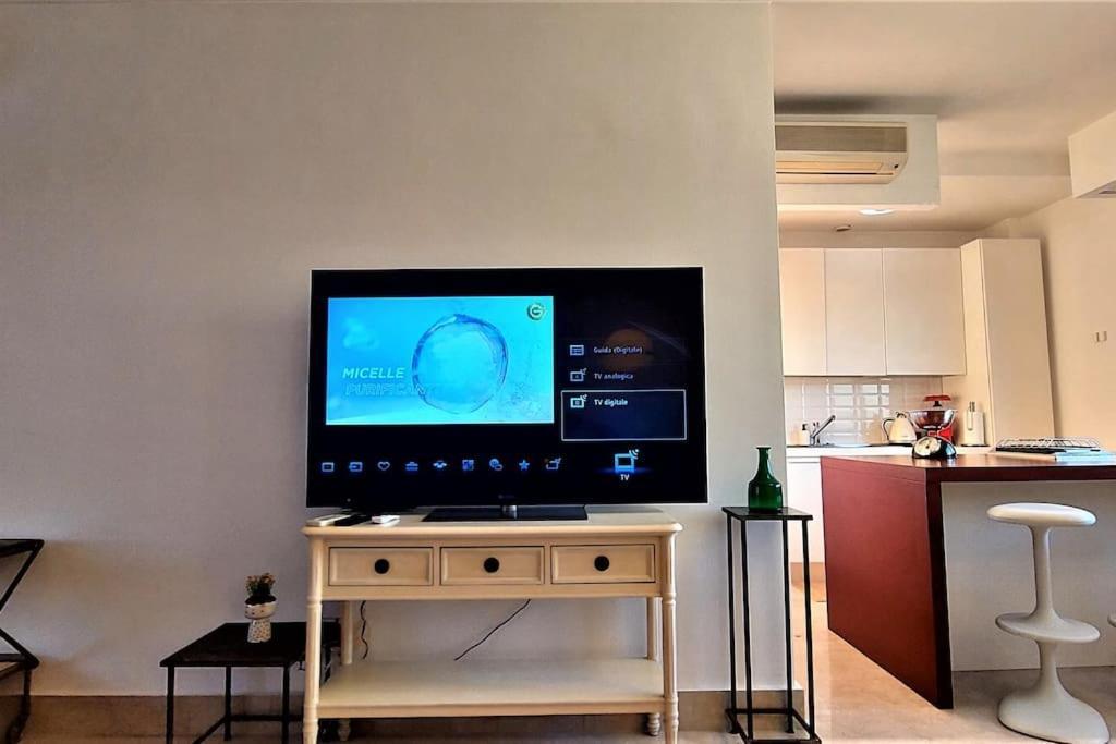 Penthouse Near Rome, Free Parking. Leilighet *
