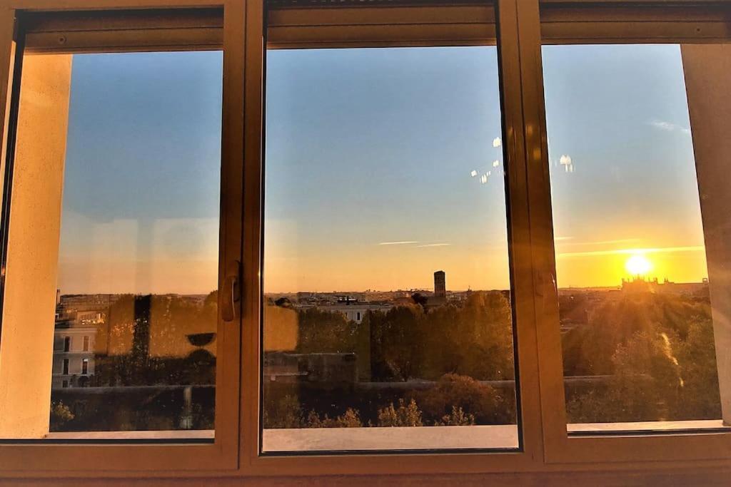Penthouse Near Rome, Free Parking. Leilighet Roma