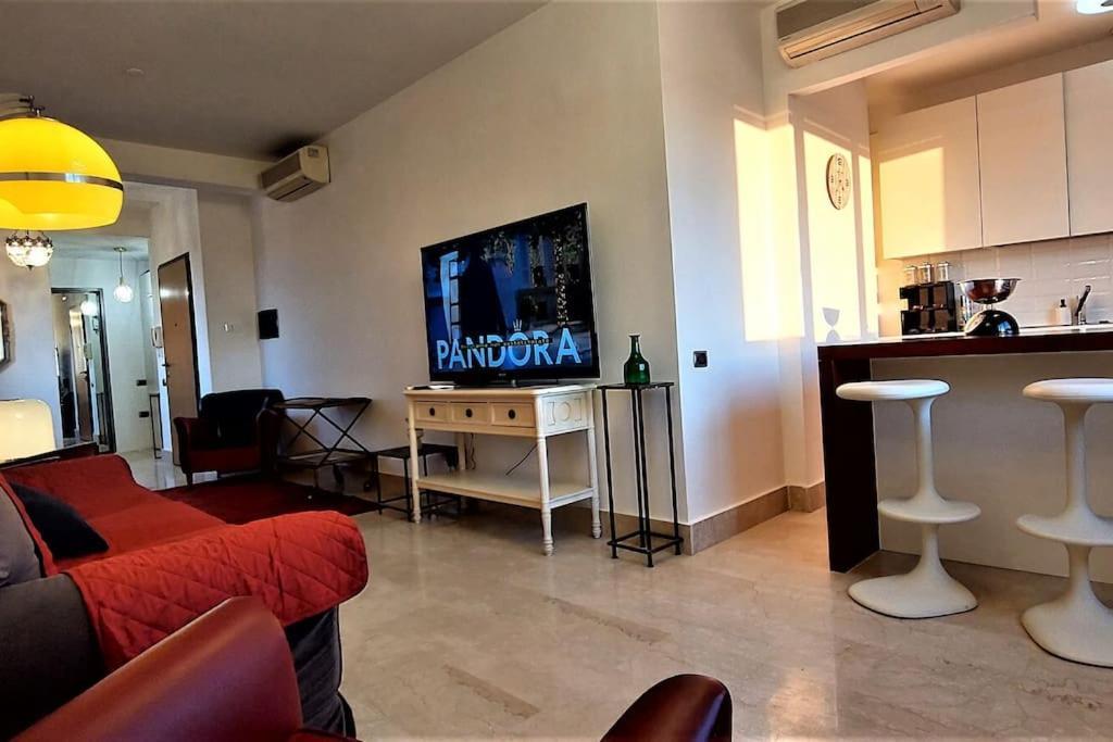 Penthouse Near Rome, Free Parking. Leilighet *