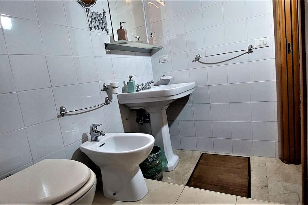 Penthouse Near Rome, Free Parking. Leilighet Roma