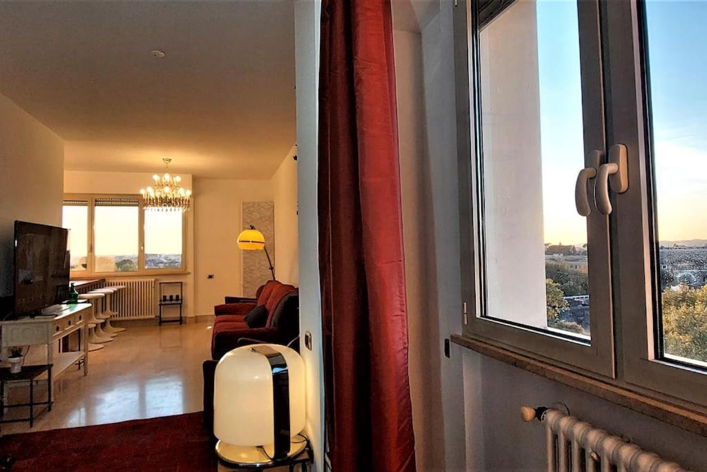 Penthouse Near Rome, Free Parking. Leilighet Roma