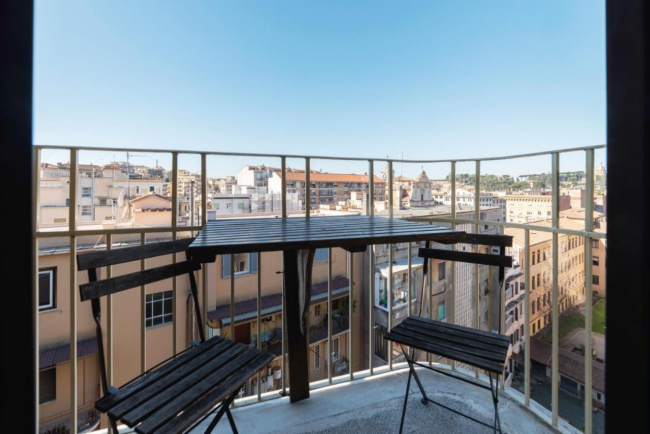 Bright With Views Of San Pietro Apartment Rom