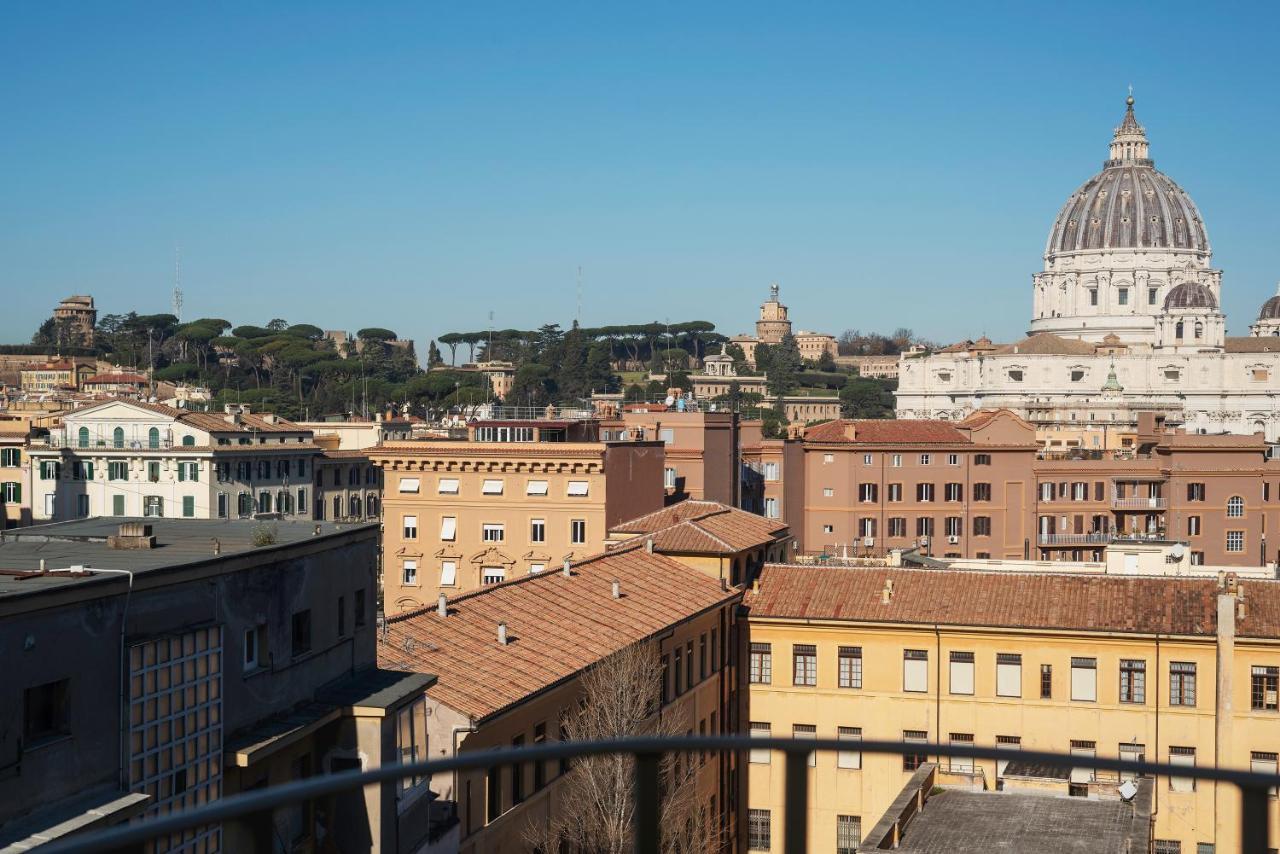 Bright With Views Of San Pietro Rom