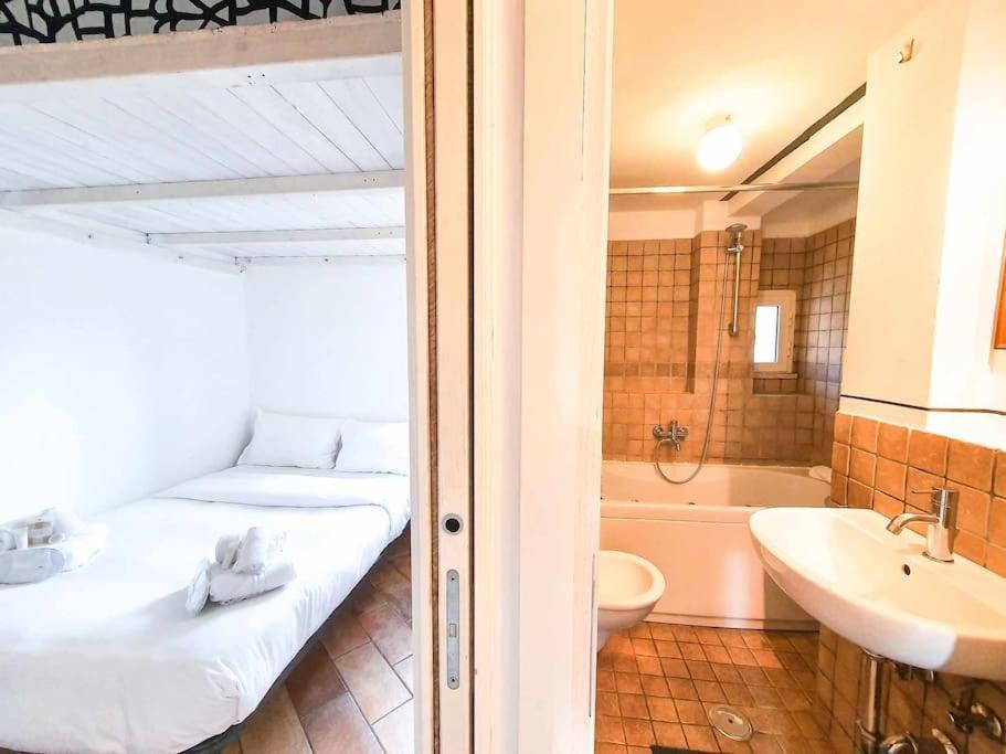 Cozy In Pigneto Up To 4 *