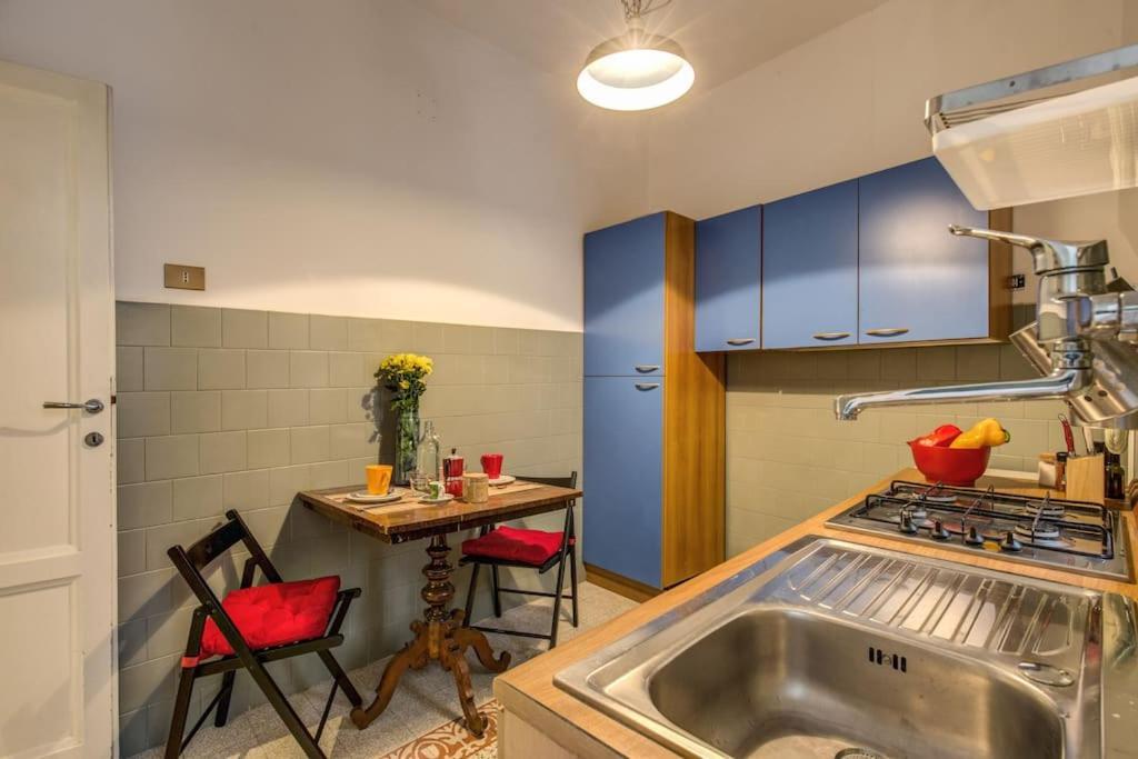 Monti Coliseum 2nd Floor 3 Bedroom * Roma