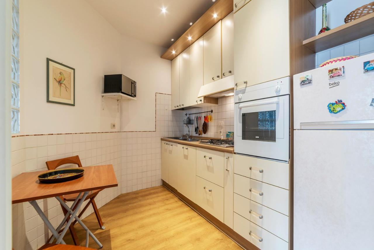 Sunny Piramide Apartment
