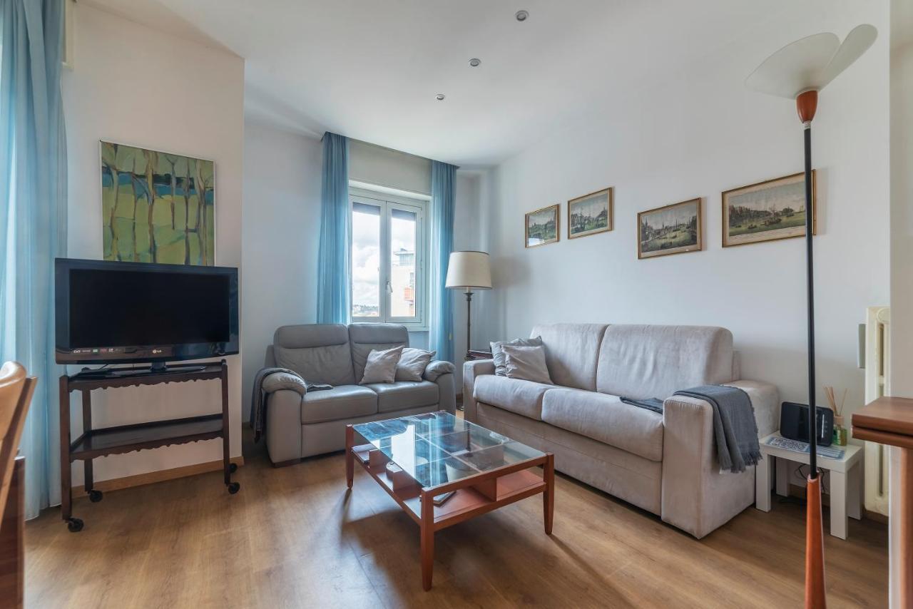 Sunny Piramide Apartment
