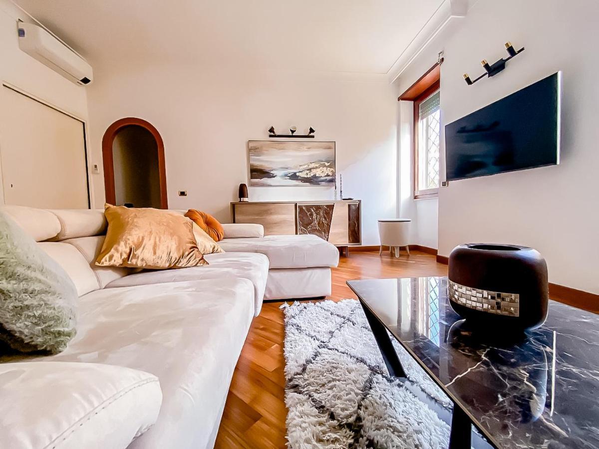 Apartment Piramide Luxury Colosseum Rom