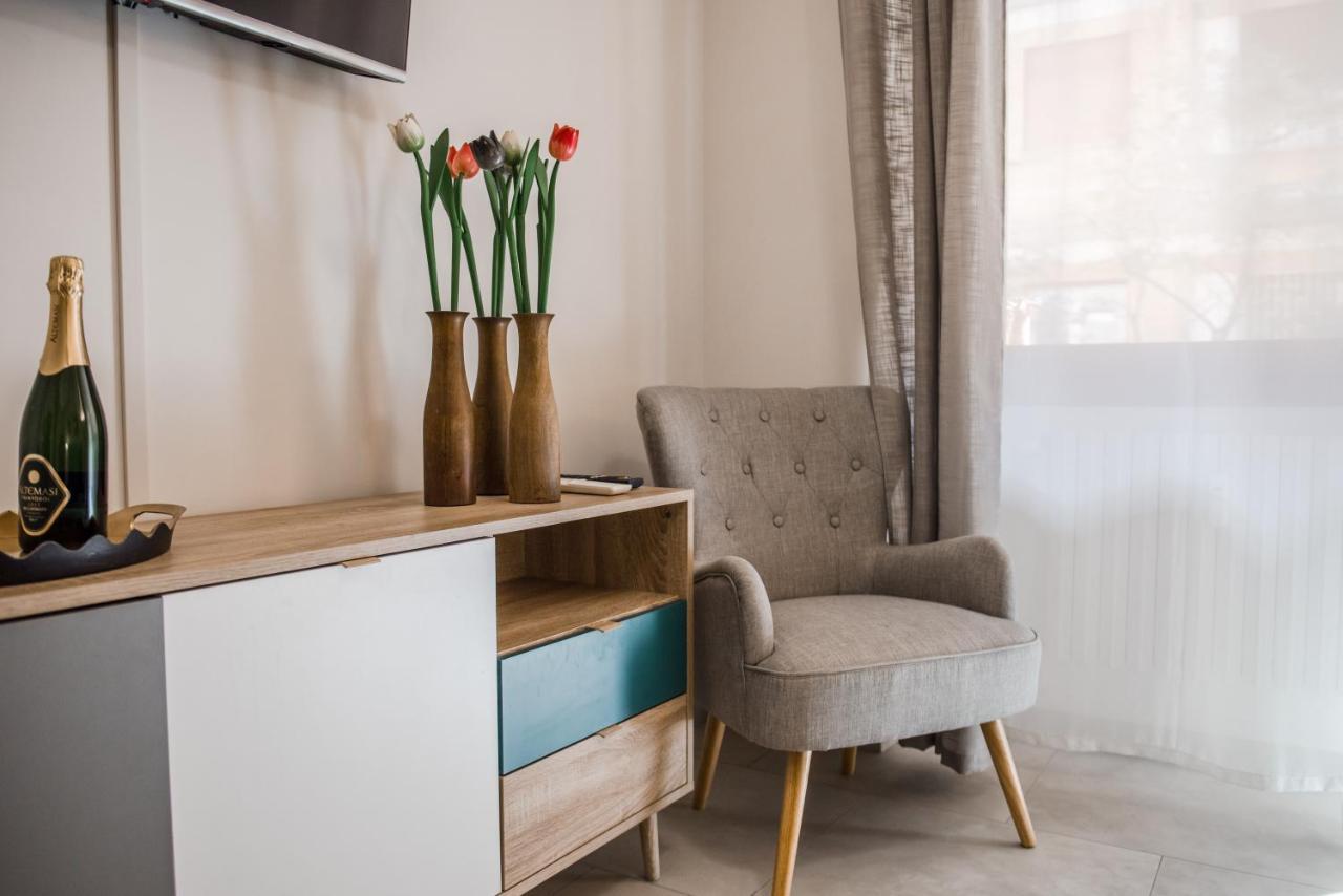 Casa 3 Santi, Your Contemporary In Apartamento Roma