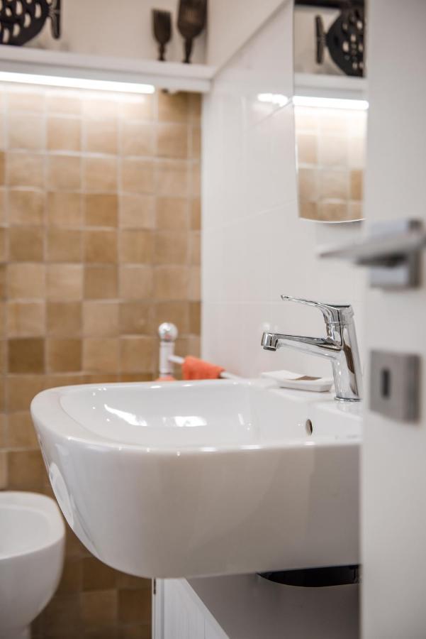 Casa 3 Santi, Your Contemporary In Apartamento Roma