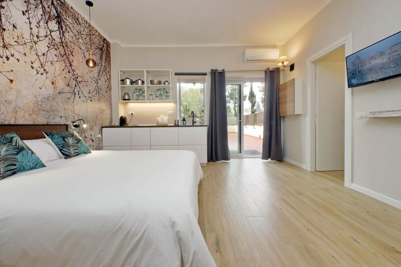 Apartment Aurelia Antica Terrace Free Pool And Parking