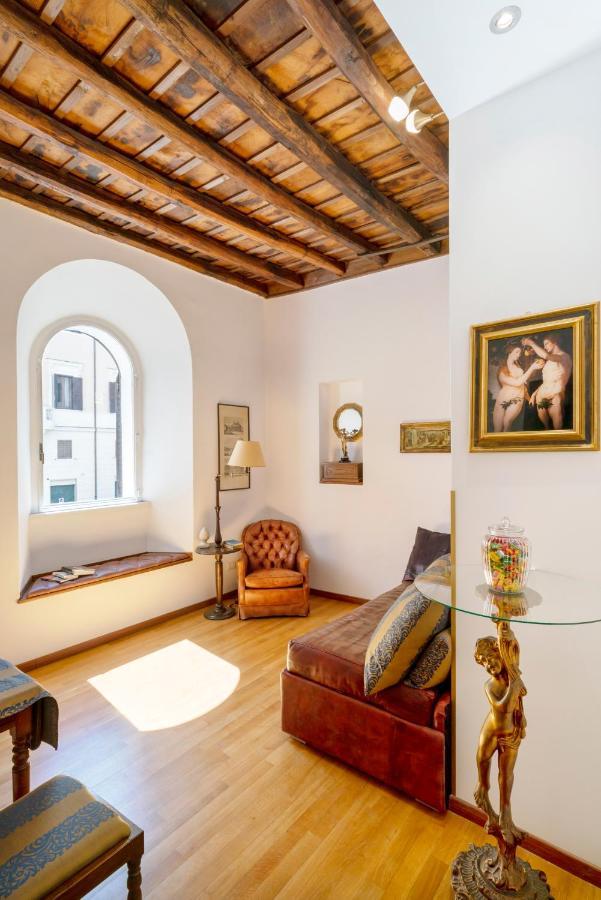 Pantheon Caravaggio's House * Roma
