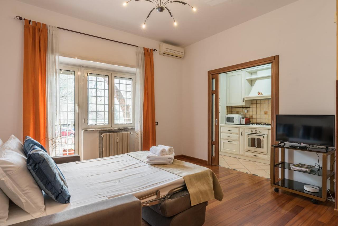 Apartment Bright 2 Bedroom And Balcony Rom