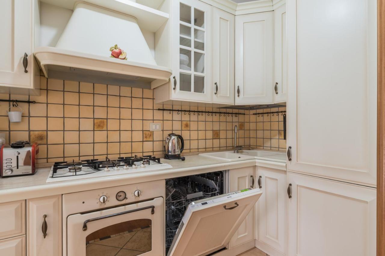 Appartamento Bright 2 Bedroom And Balcony