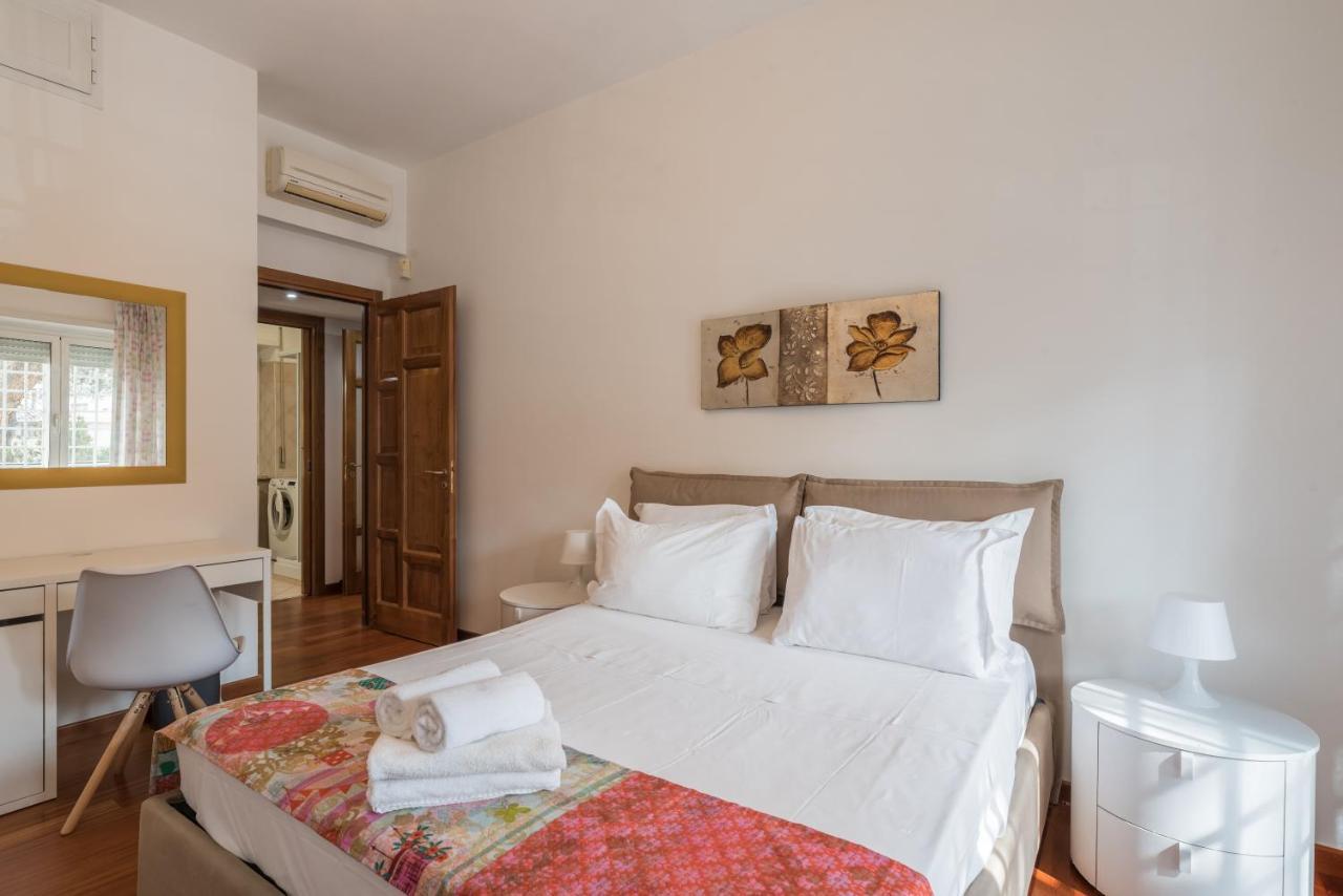 Apartment Bright 2 Bedroom And Balcony Rom
