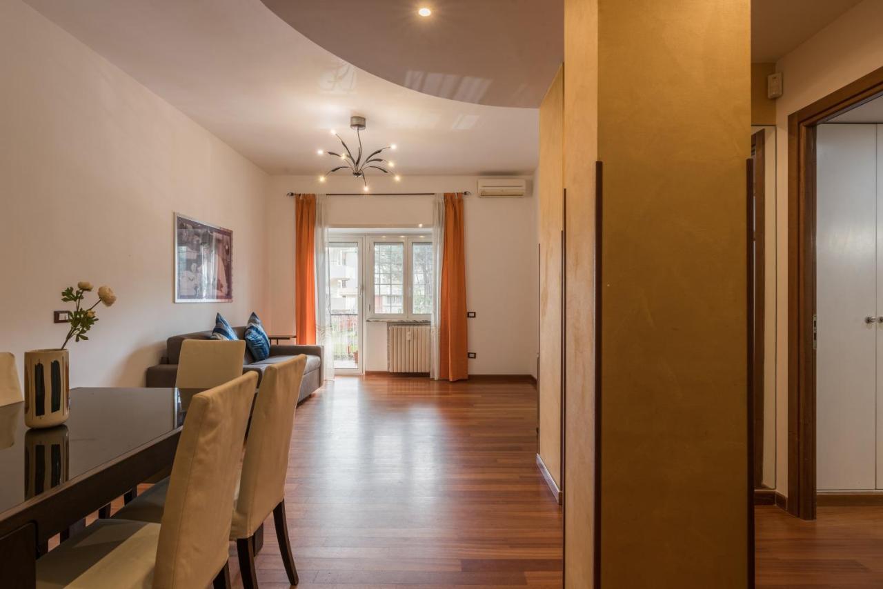 Apartment Bright 2 Bedroom And Balcony Rom
