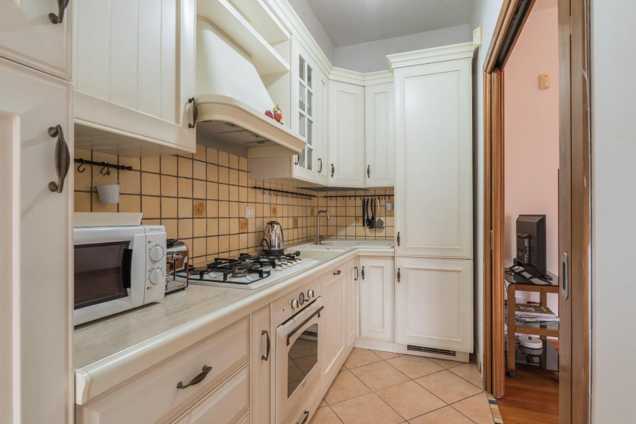 Bright 2 Bedroom And Balcony * Rom