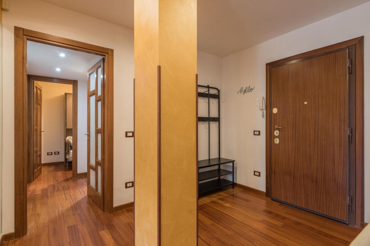 Apartment Bright 2 Bedroom And Balcony Rom