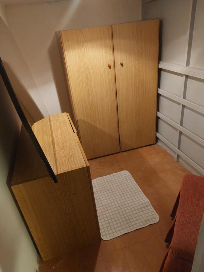 Priscilla's Apartment Rom