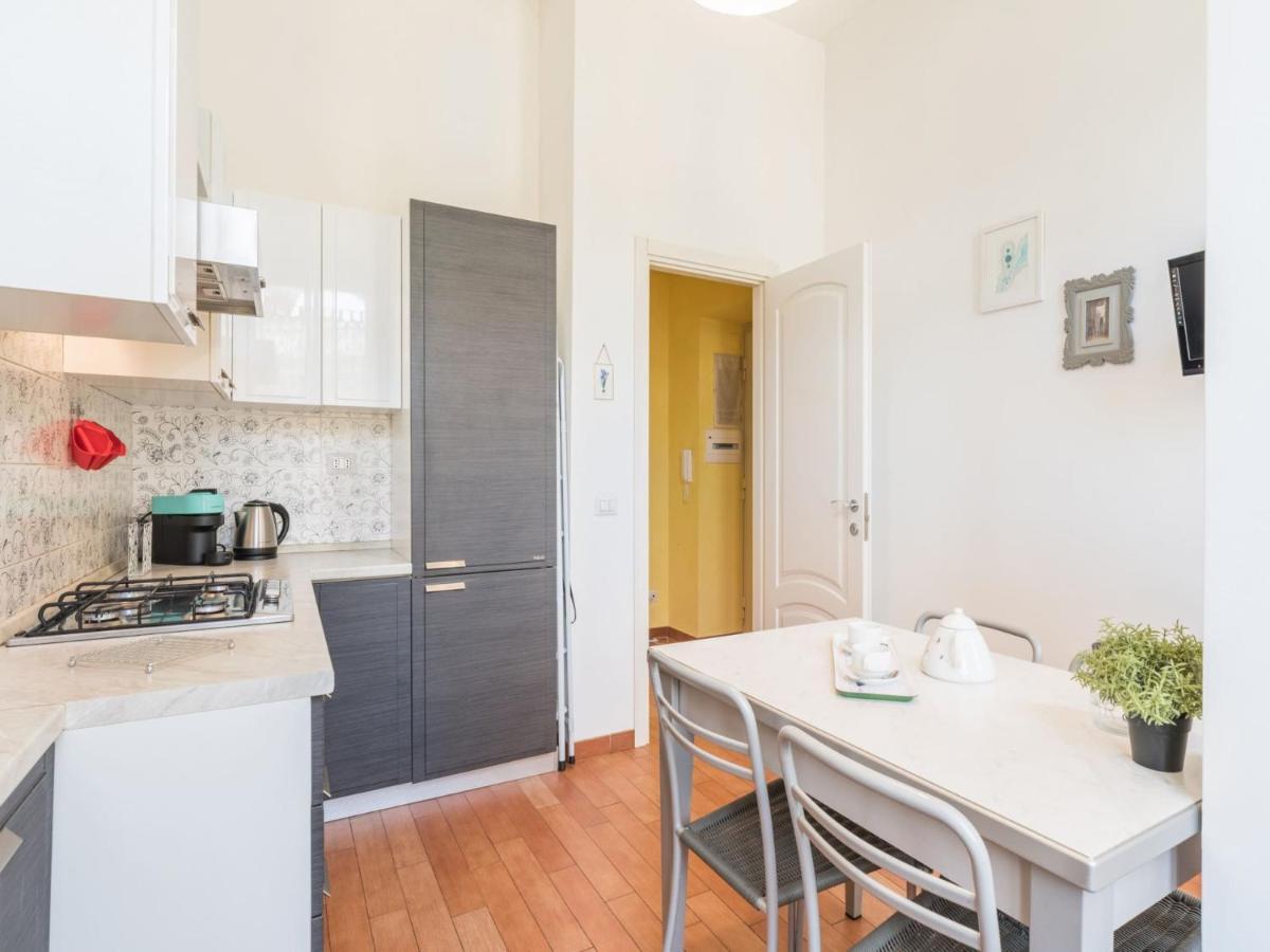 The Best Rent - Colourful Two-bedroom Near Termini Station * Roma