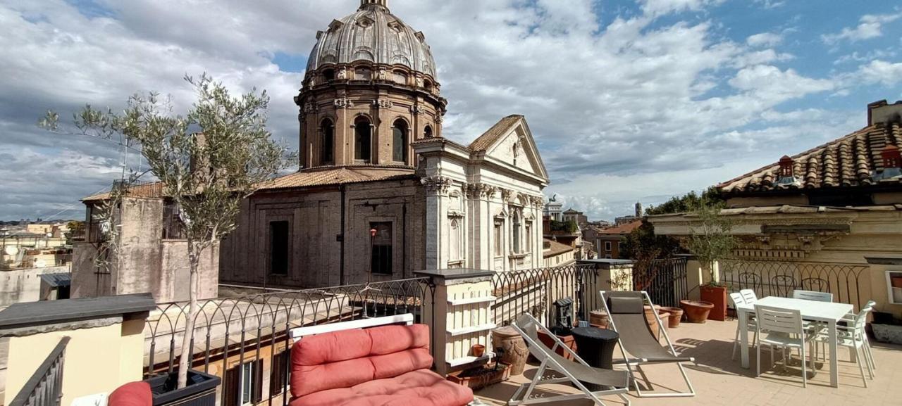 Terrace On The Monuments Of Apartamento Roma