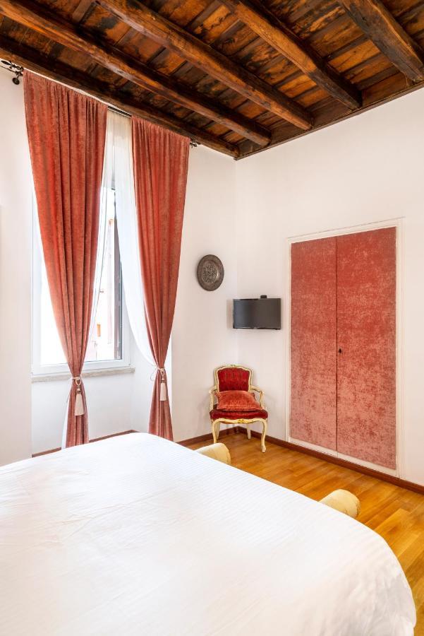 Pantheon Caravaggio's House * Roma