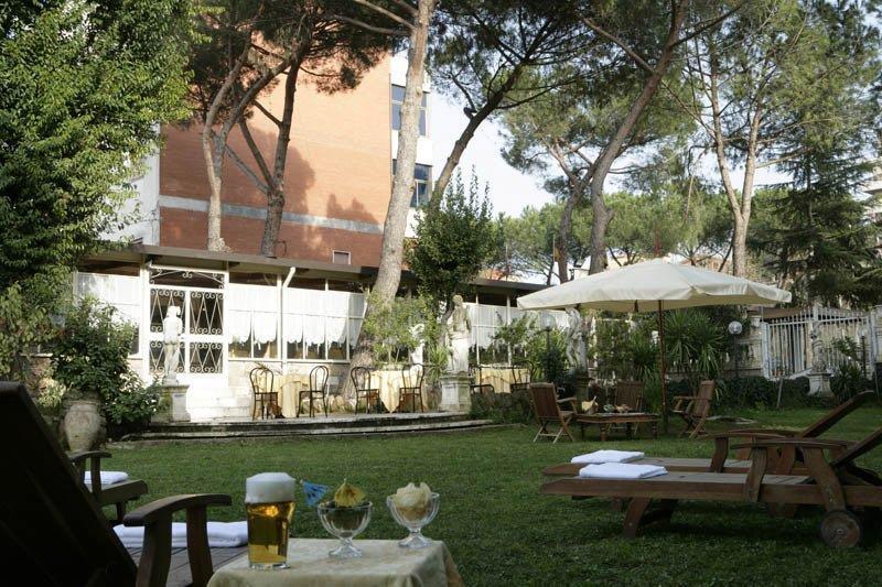 Romulus Hotell 3*