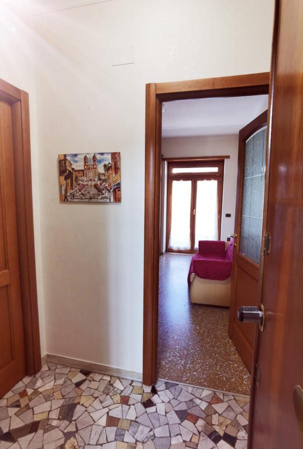Apartamento Per Turisti E Famiglie Roma
