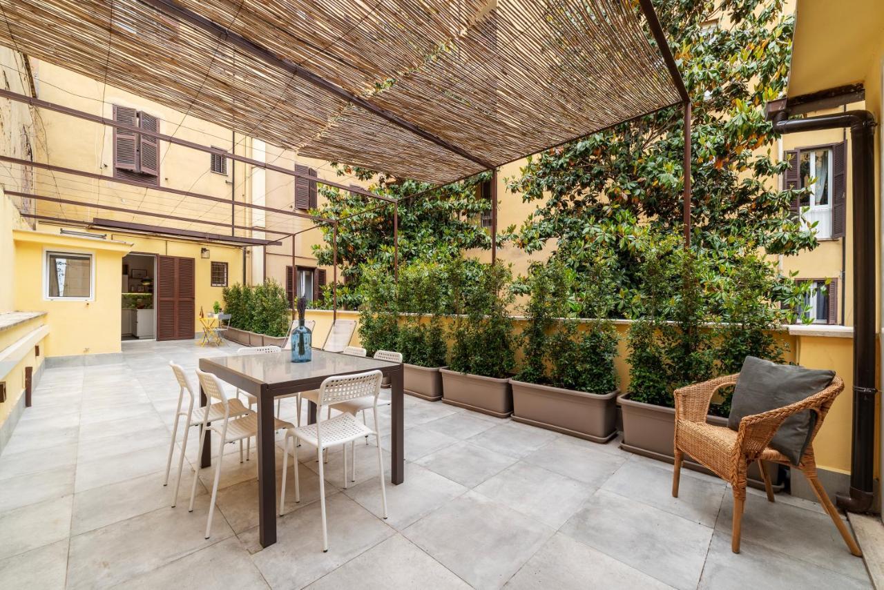 Magnolia Terrace At Vatican Museum Roma