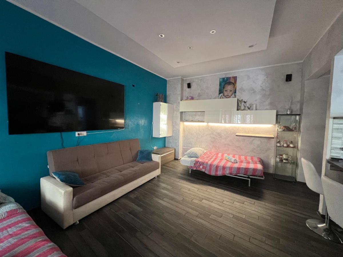 Nathan House,teano * Roma