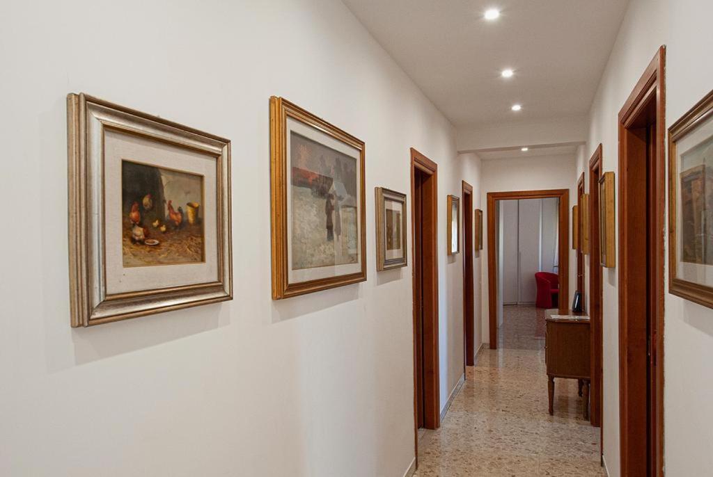 Naveen's House Casa * Rom