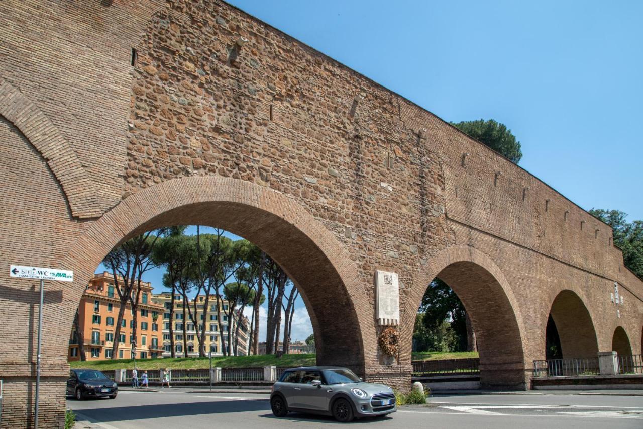 Porta Castello * Roma