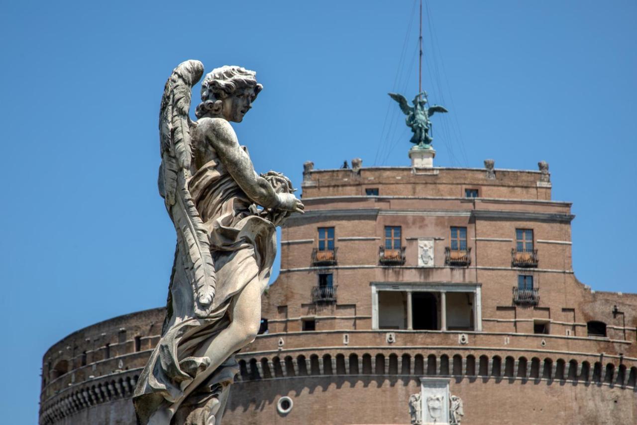 Porta Castello Roma
