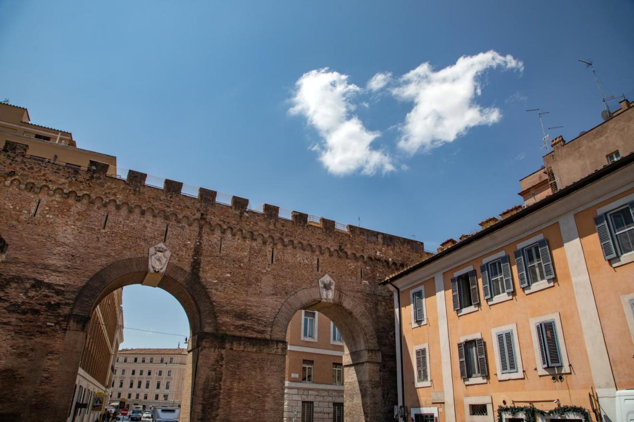 Porta Castello Roma