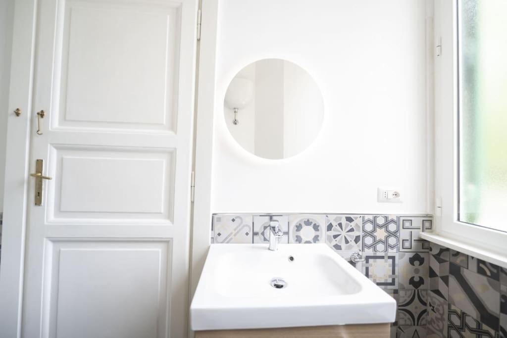 Lovely And New Near Termini Station Apartment Rome