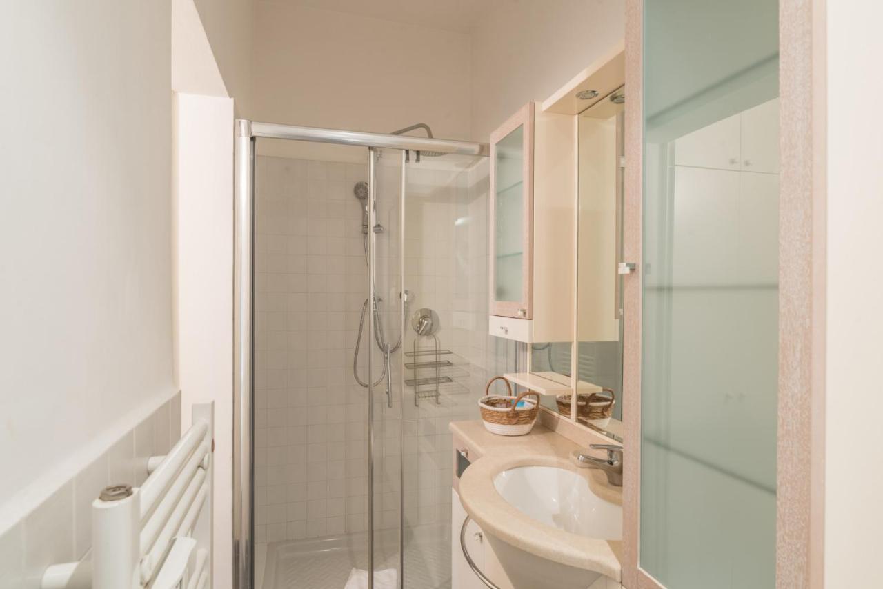 The Rent - Three-bedroom Near Borghese Apartment