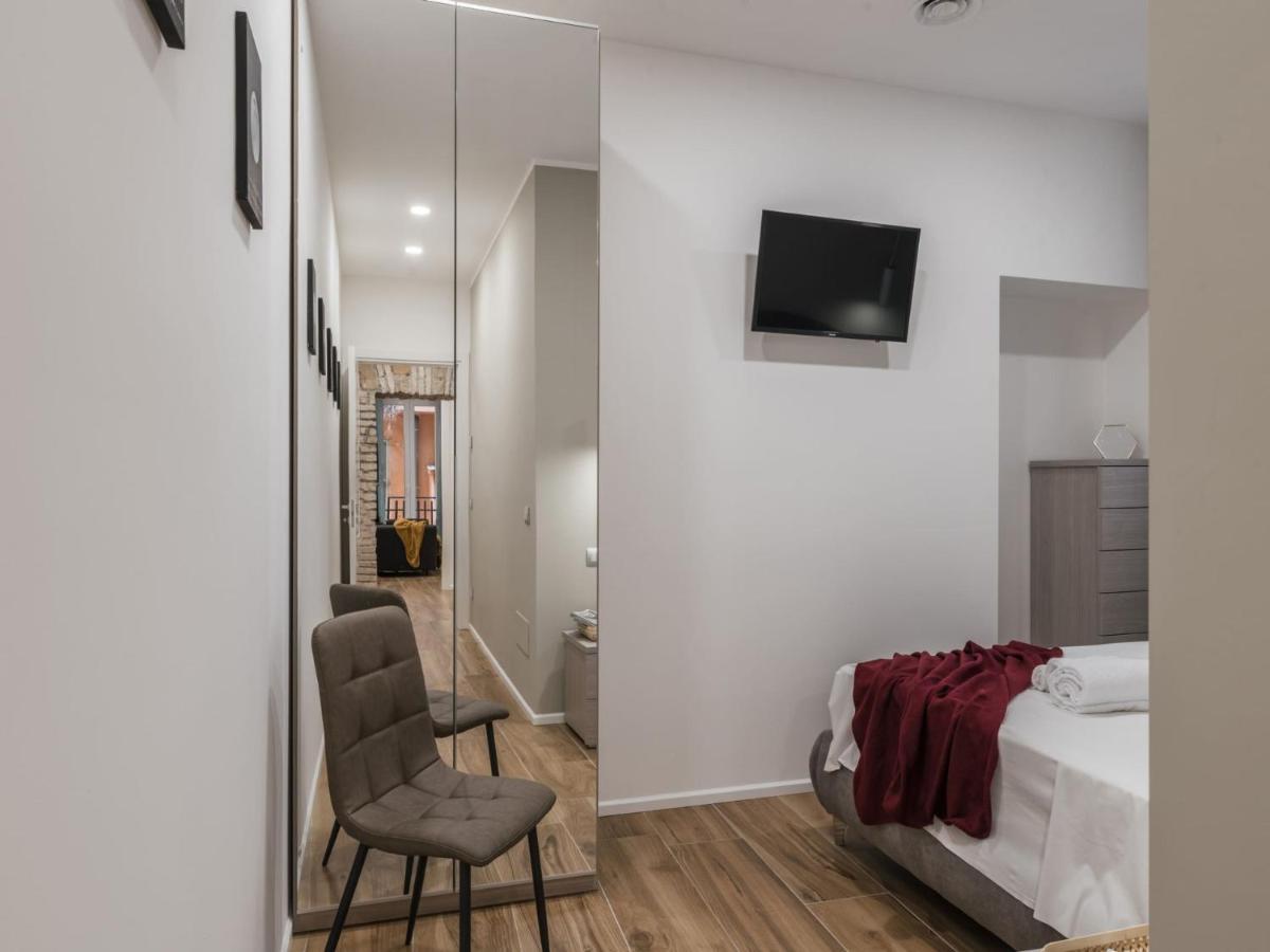 The Rent - Modern Three-bedroom A Few Steps From The Colosseum Roma