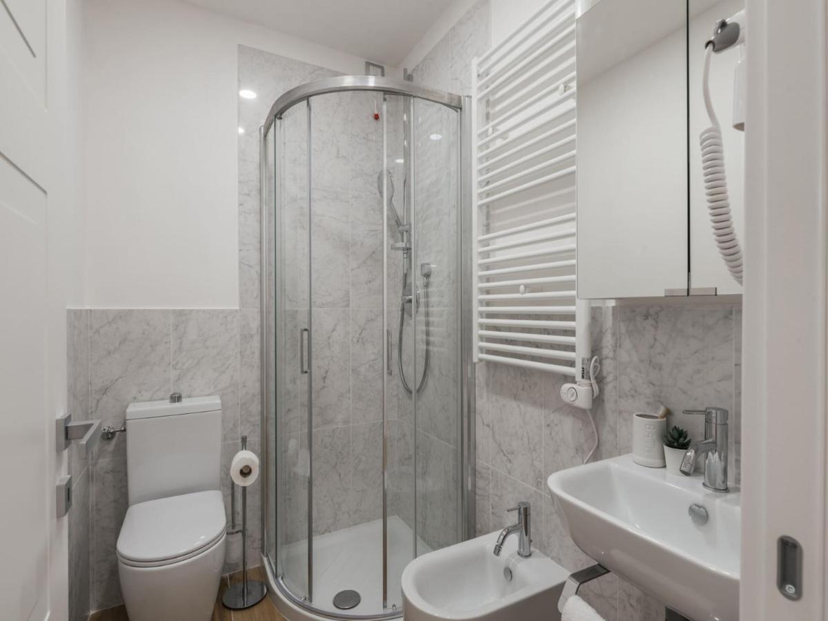 The Rent - Modern Three-bedroom A Few Steps From The Colosseum *