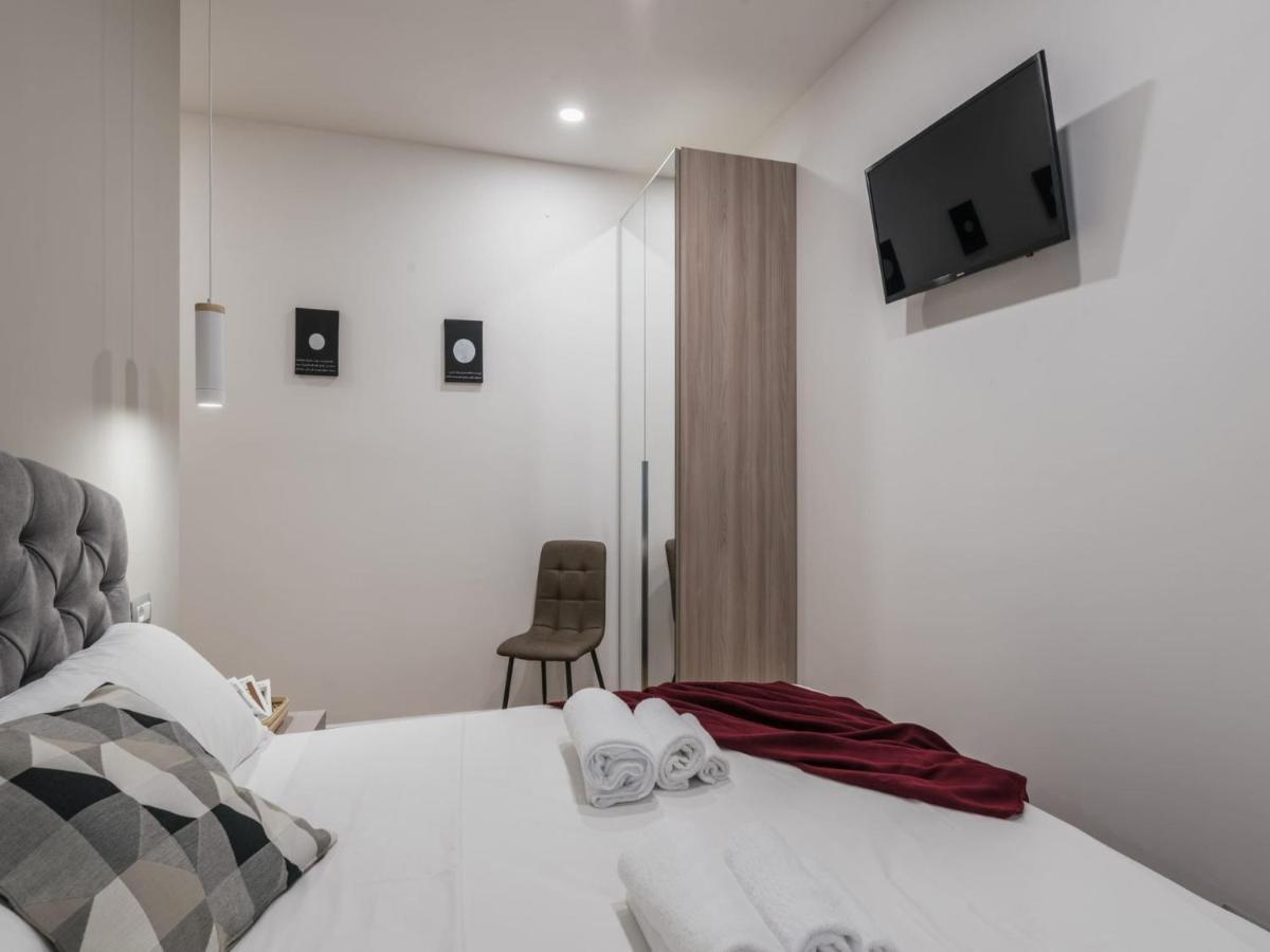 The Rent - Modern Three-bedroom A Few Steps From The Colosseum *