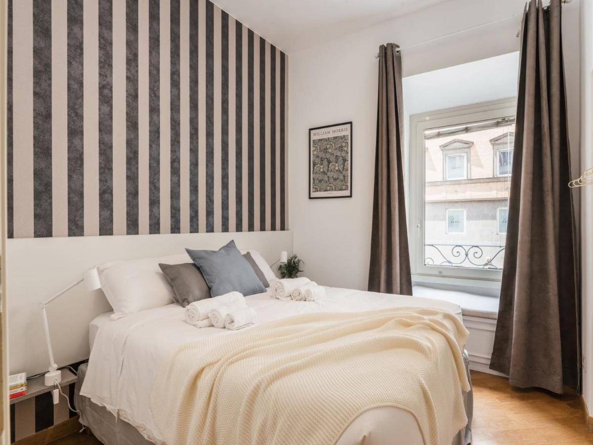 The Rent - Spacious Three-bedroom Near The Colosseum * Roma