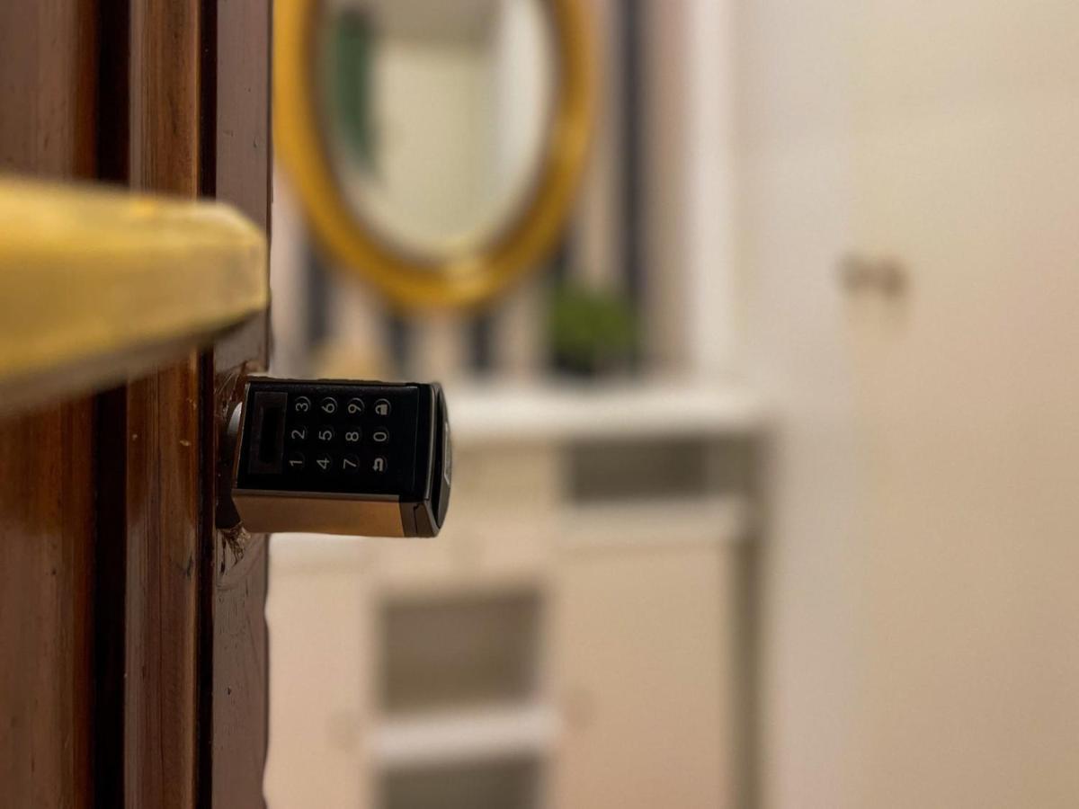 The Rent - Spacious Three-bedroom Near The Colosseum Appartamento *