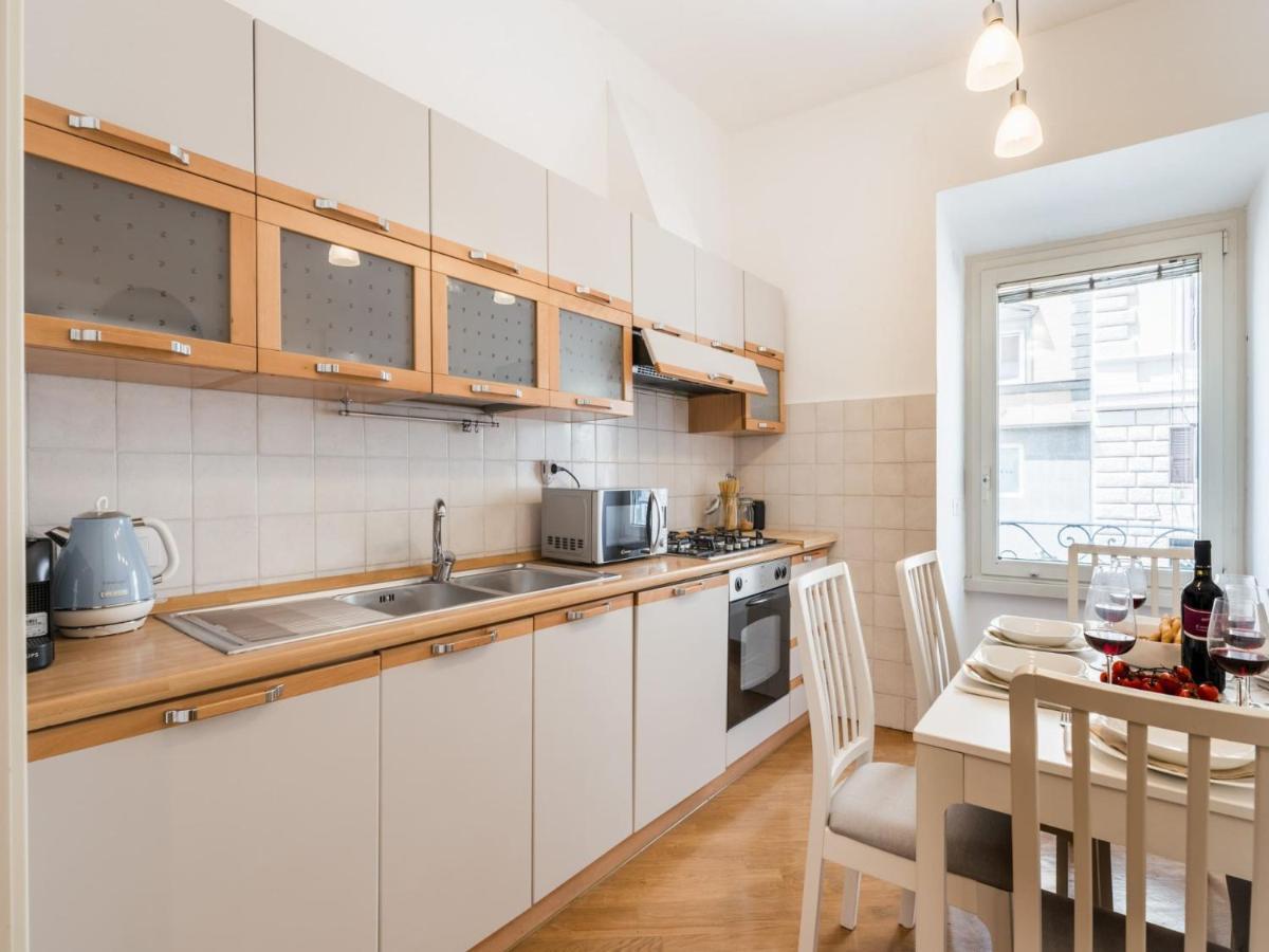 The Rent - Spacious Three-bedroom Near The Colosseum * Roma
