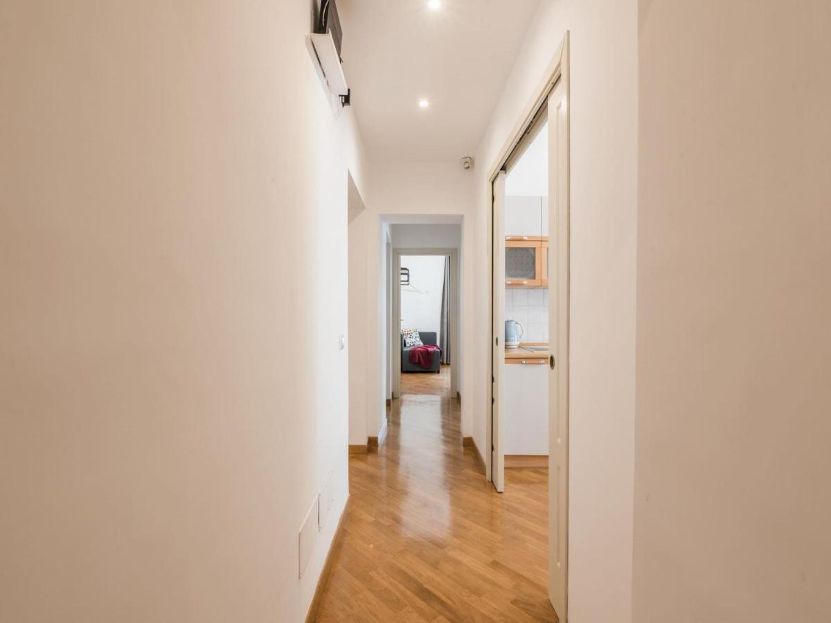 The Rent - Spacious Three-bedroom Near The Colosseum Roma