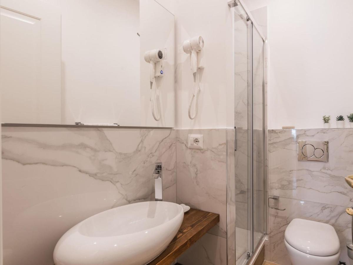 The Rent - Spacious Three-bedroom Near The Colosseum Appartamento